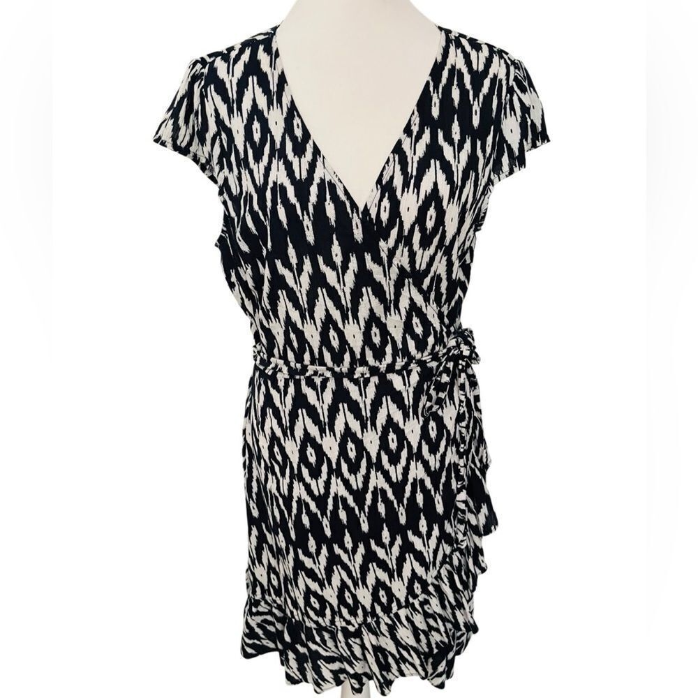 J by J Crew Black and White Patterned Wrap Dress size M.